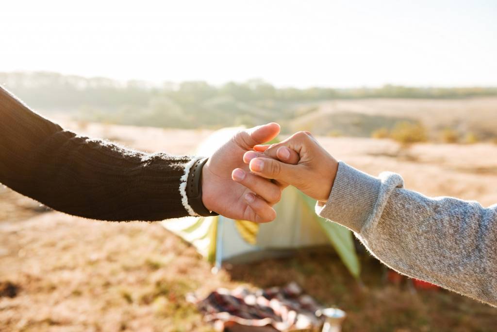 手を繋ぐ彼氏の心理が知りたい 付き合ってない男性の本音との違い